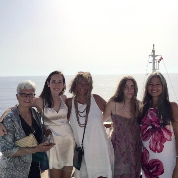 Meet your Posher, Sharon - Picture 1 of 2